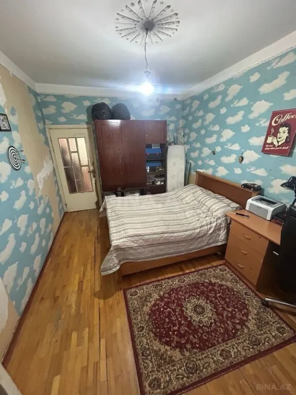 Satılır 5 otaqlı mənzil 130 m²