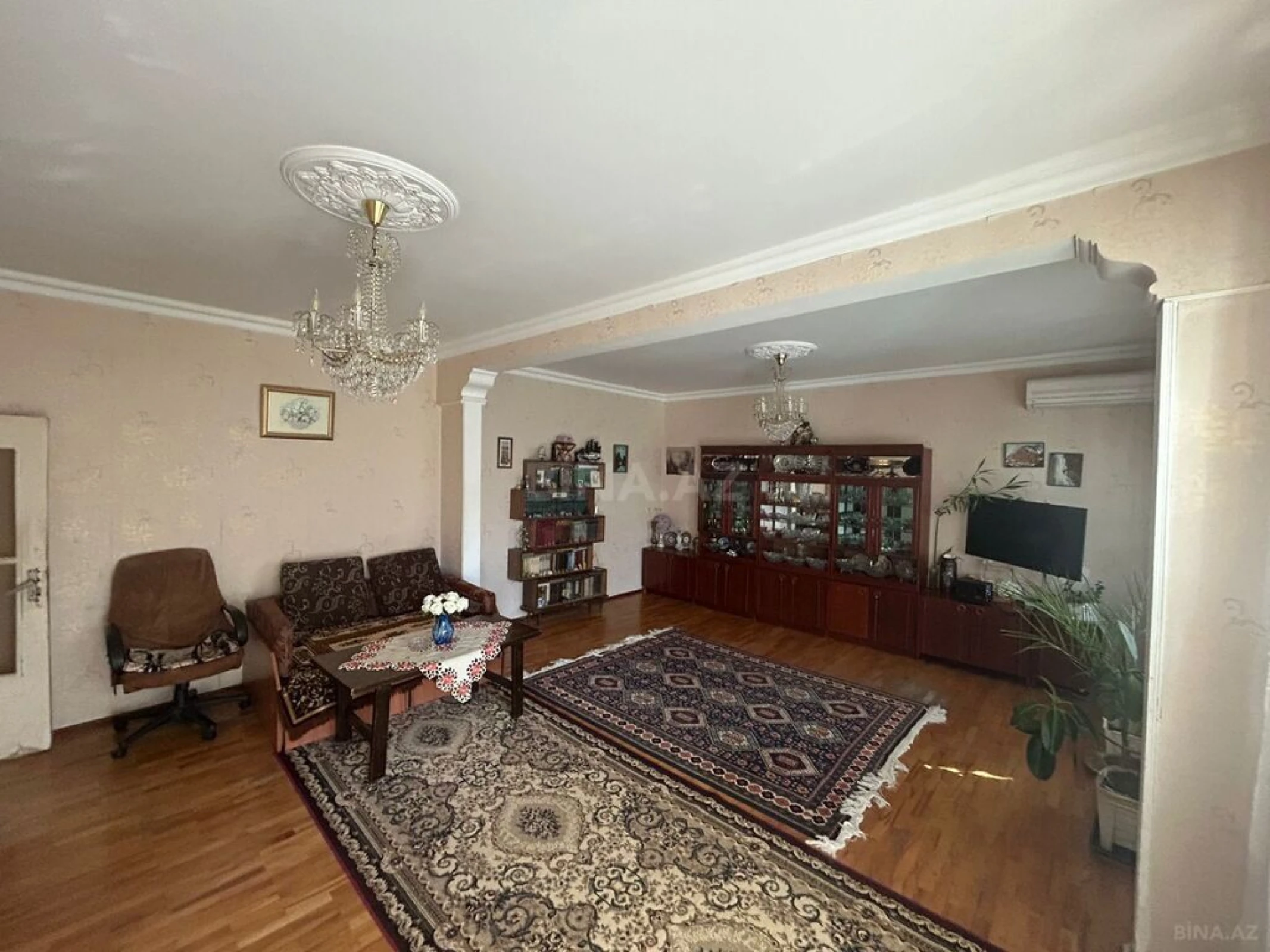 Satılır 5 otaqlı mənzil 130 m²