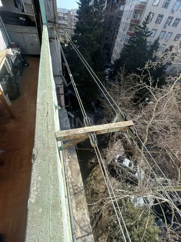 Satılır 5 otaqlı mənzil 130 m²