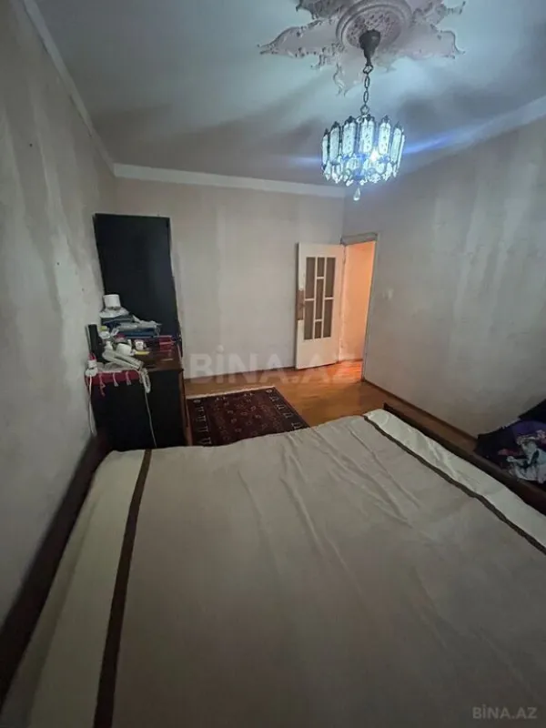 Satılır 5 otaqlı mənzil 130 m²