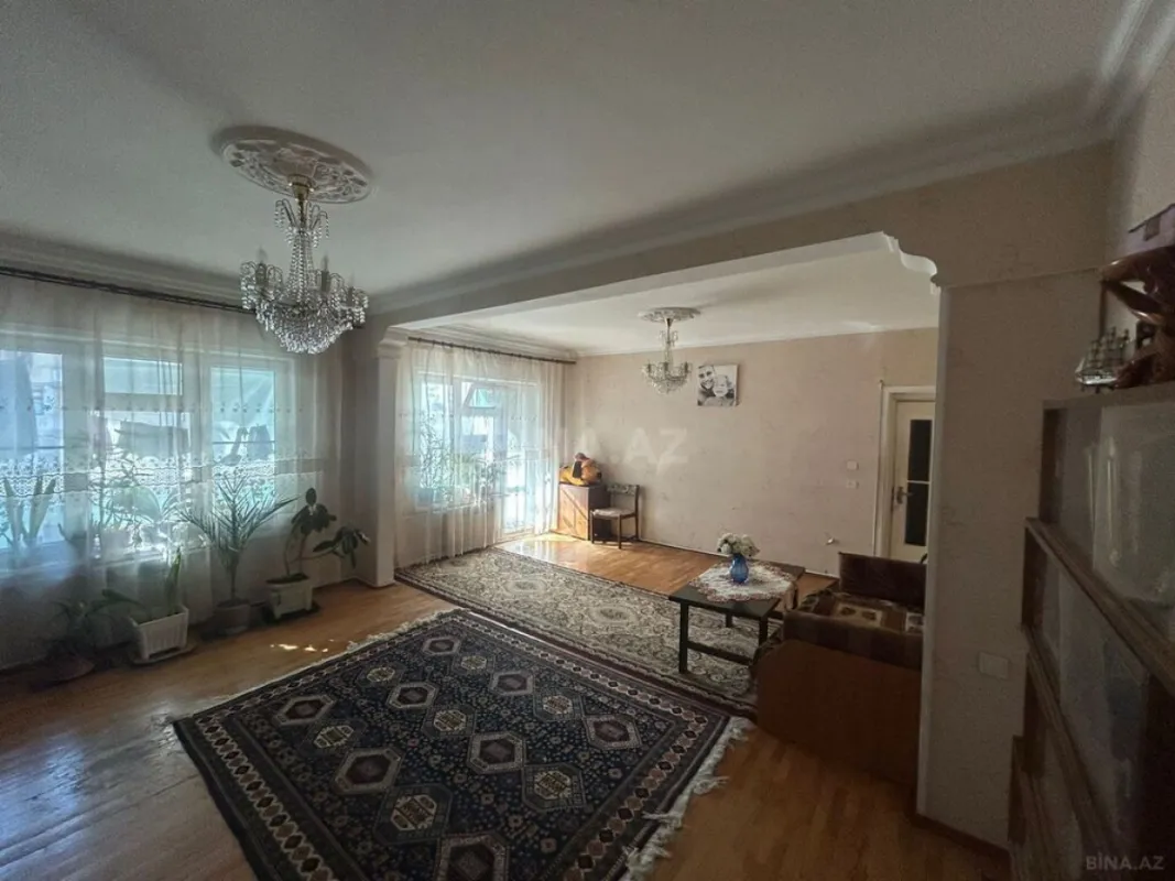 Satılır 5 otaqlı mənzil 130 m²