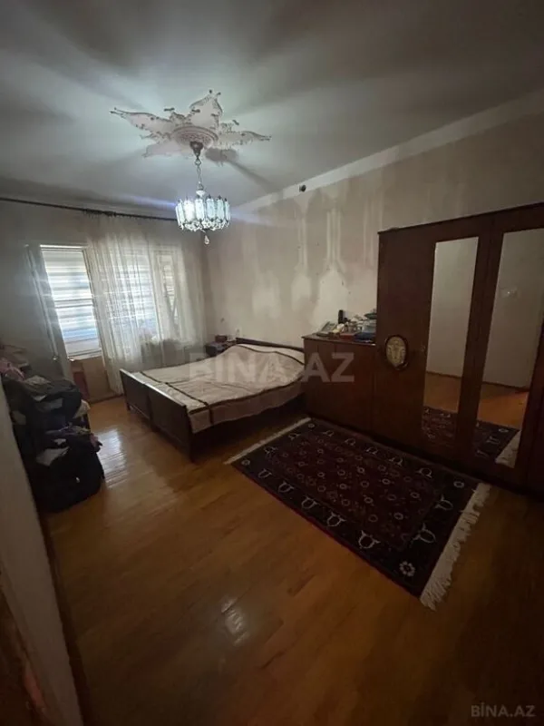 Satılır 5 otaqlı mənzil 130 m²
