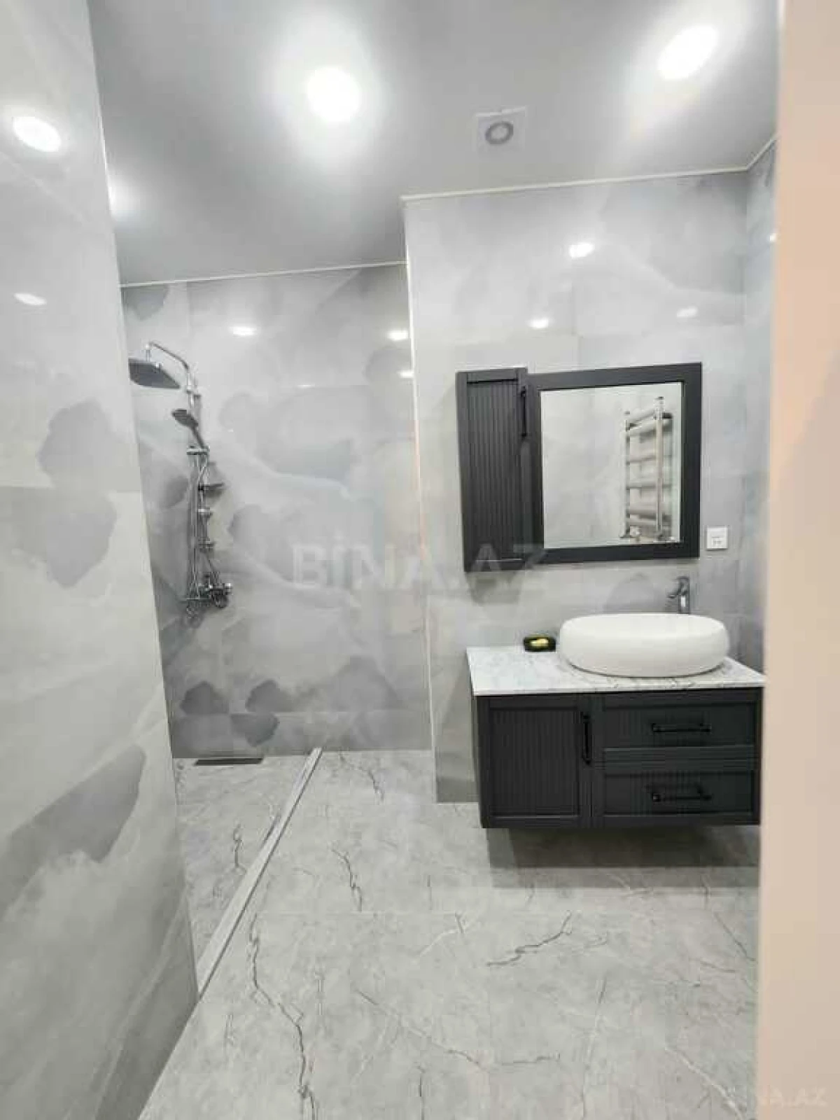 Kirayə verilir 2 otaqlı mənzil 74 m²