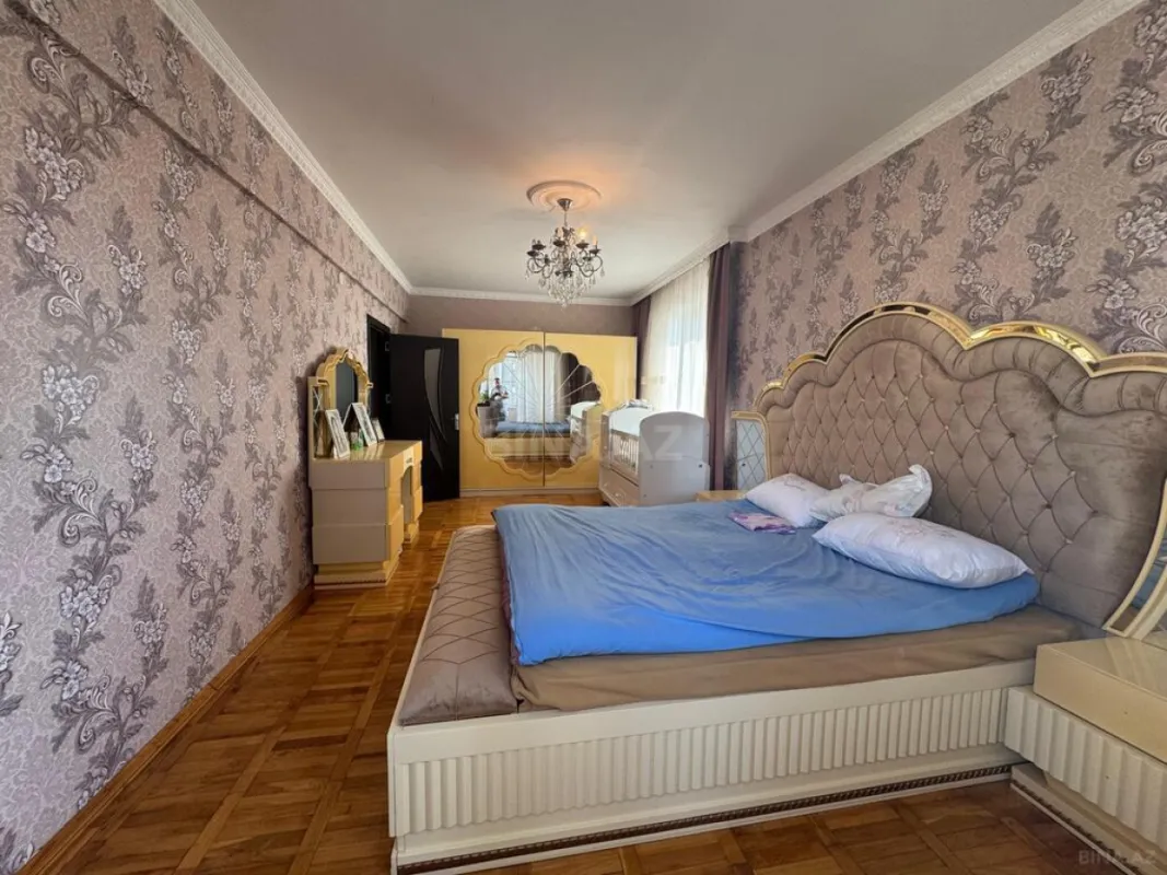 Satılır 5 otaqlı mənzil 170 m²