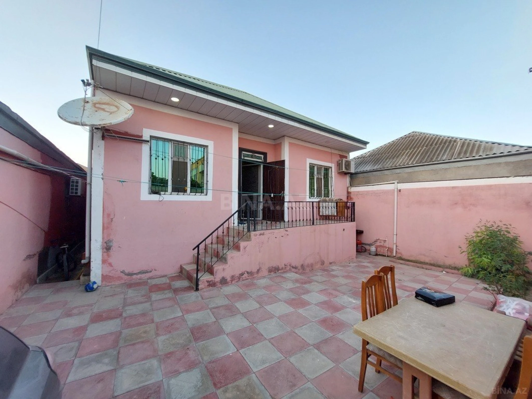 Satılır 4 otaqlı həyət evi 100 m²