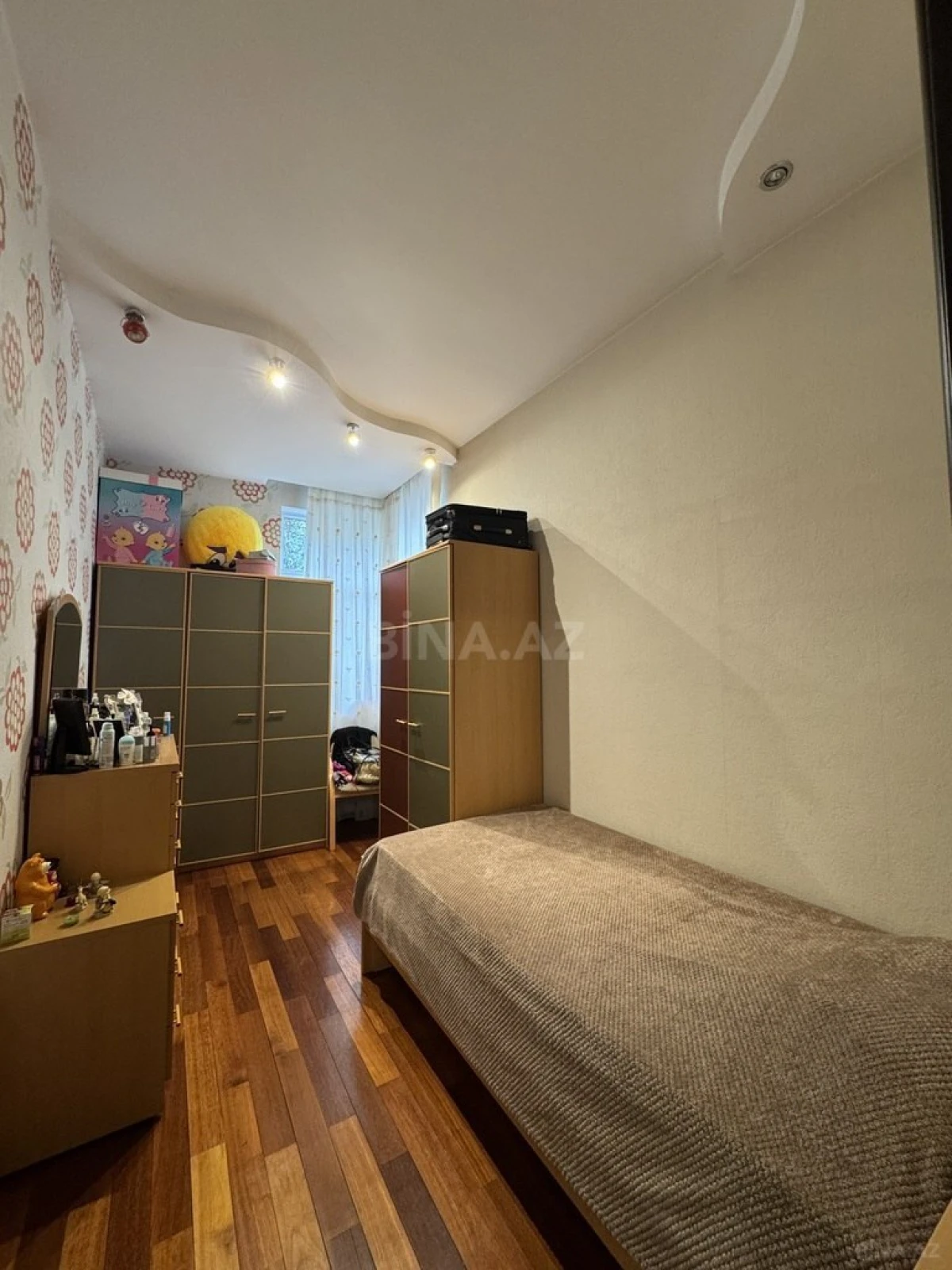 Satılır 4 otaqlı mənzil 210 m²