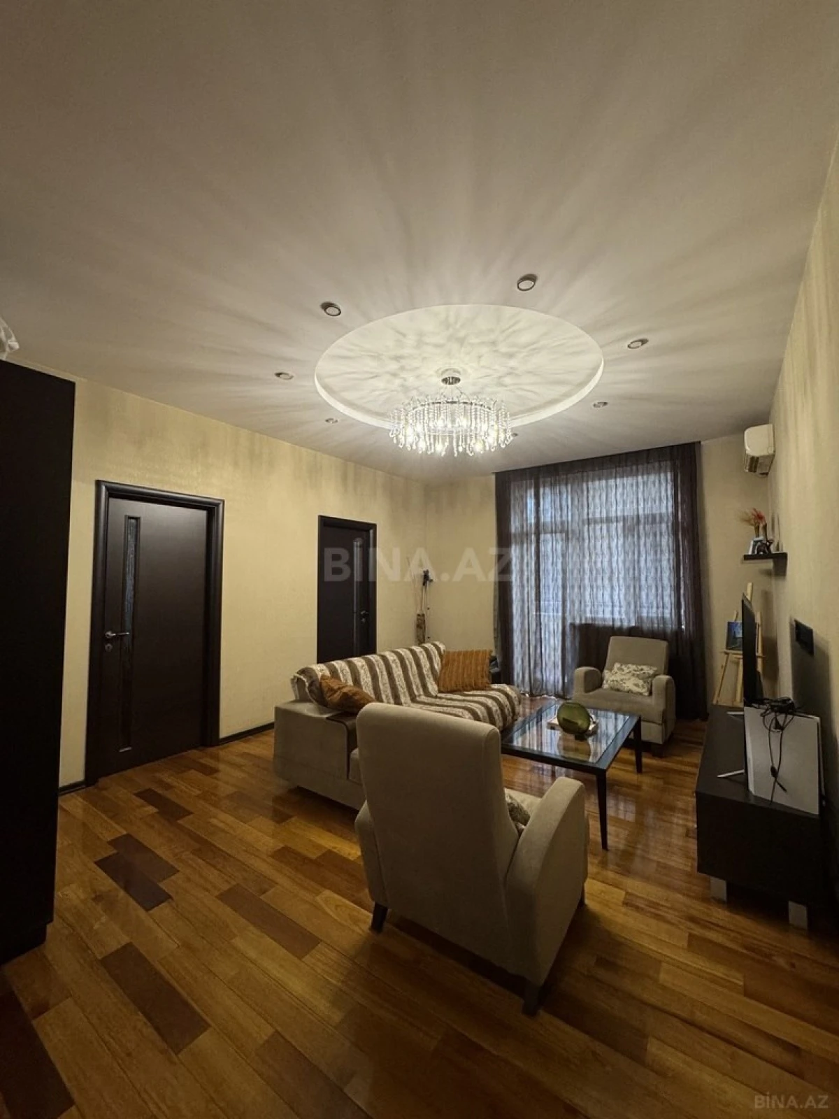 Satılır 4 otaqlı mənzil 210 m²