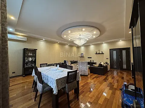 Satılır 4 otaqlı mənzil 210 m²