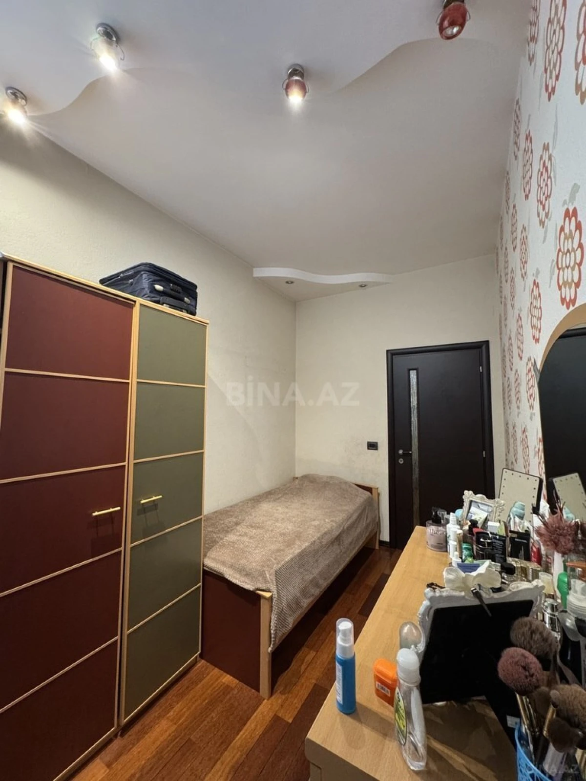 Satılır 4 otaqlı mənzil 210 m²