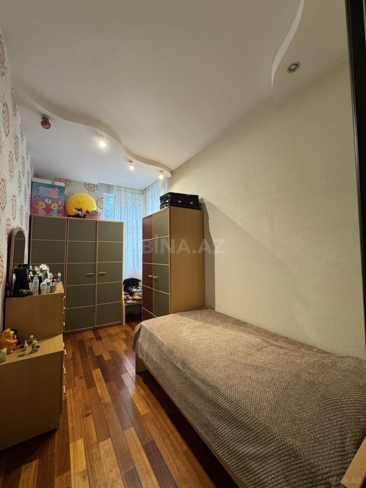 Satılır 4 otaqlı mənzil 210 m²