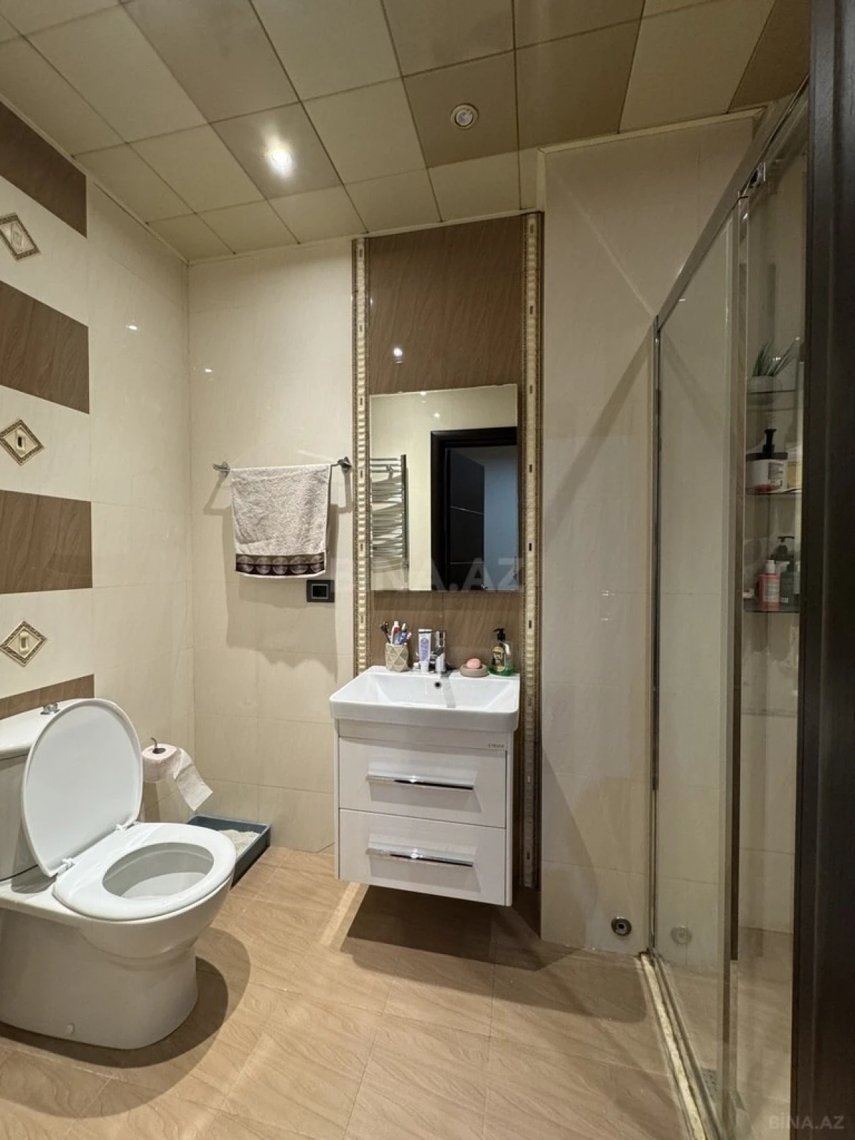 Satılır 4 otaqlı mənzil 210 m²