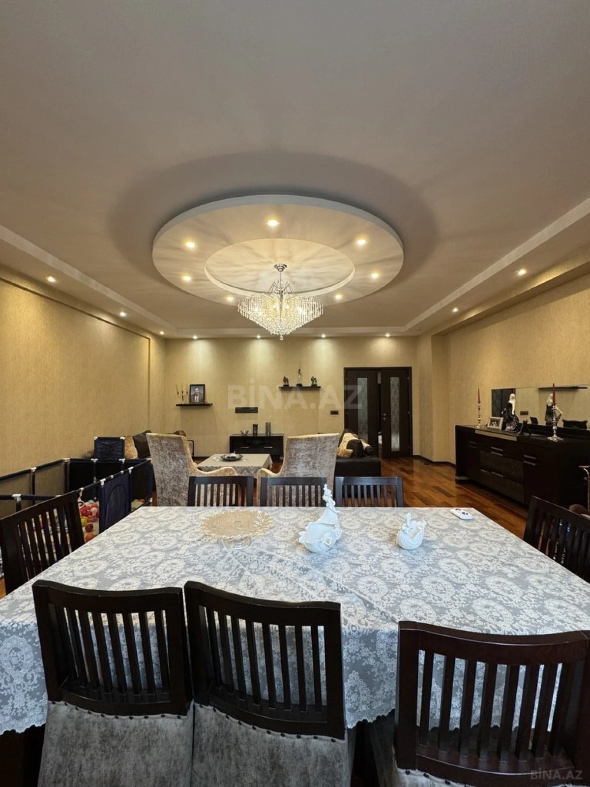 Satılır 4 otaqlı mənzil 210 m²