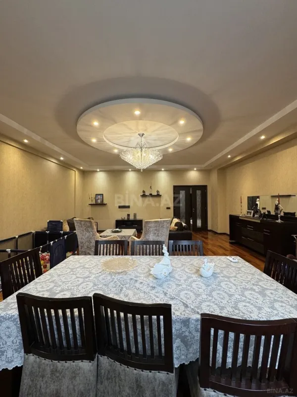 Satılır 4 otaqlı mənzil 210 m²