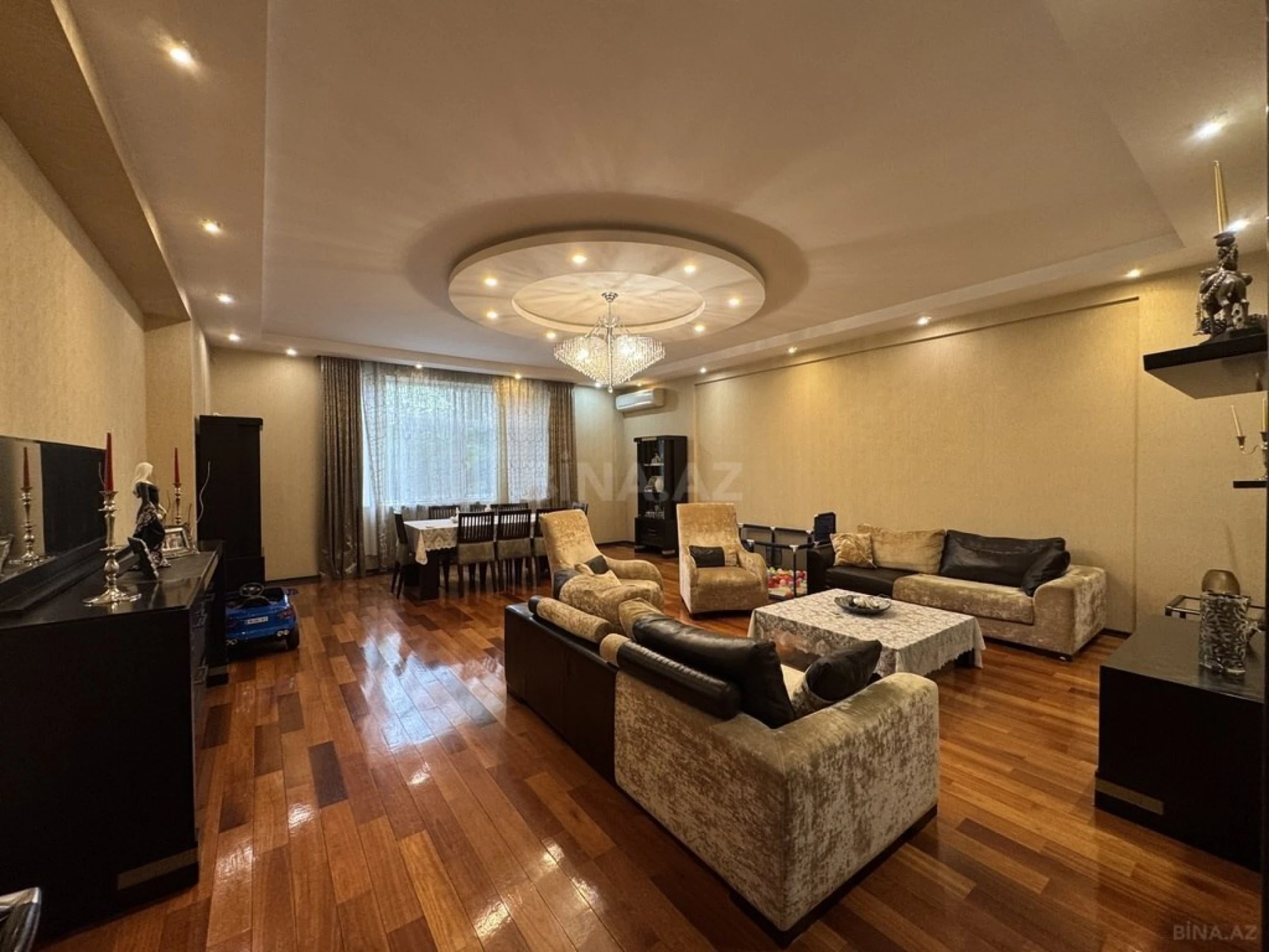 Satılır 4 otaqlı mənzil 210 m²