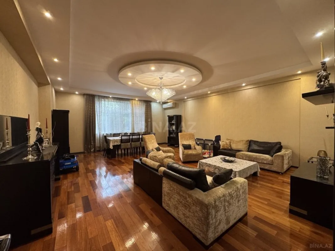 Satılır 4 otaqlı mənzil 210 m²