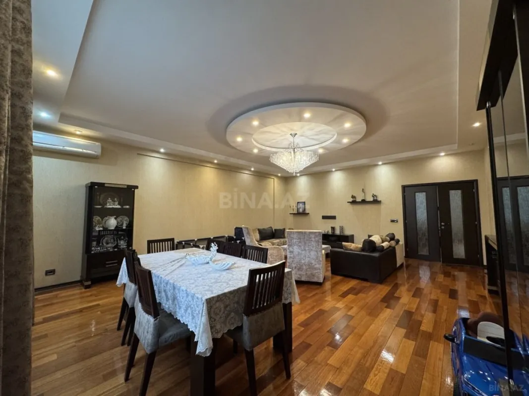 Satılır 4 otaqlı mənzil 210 m²