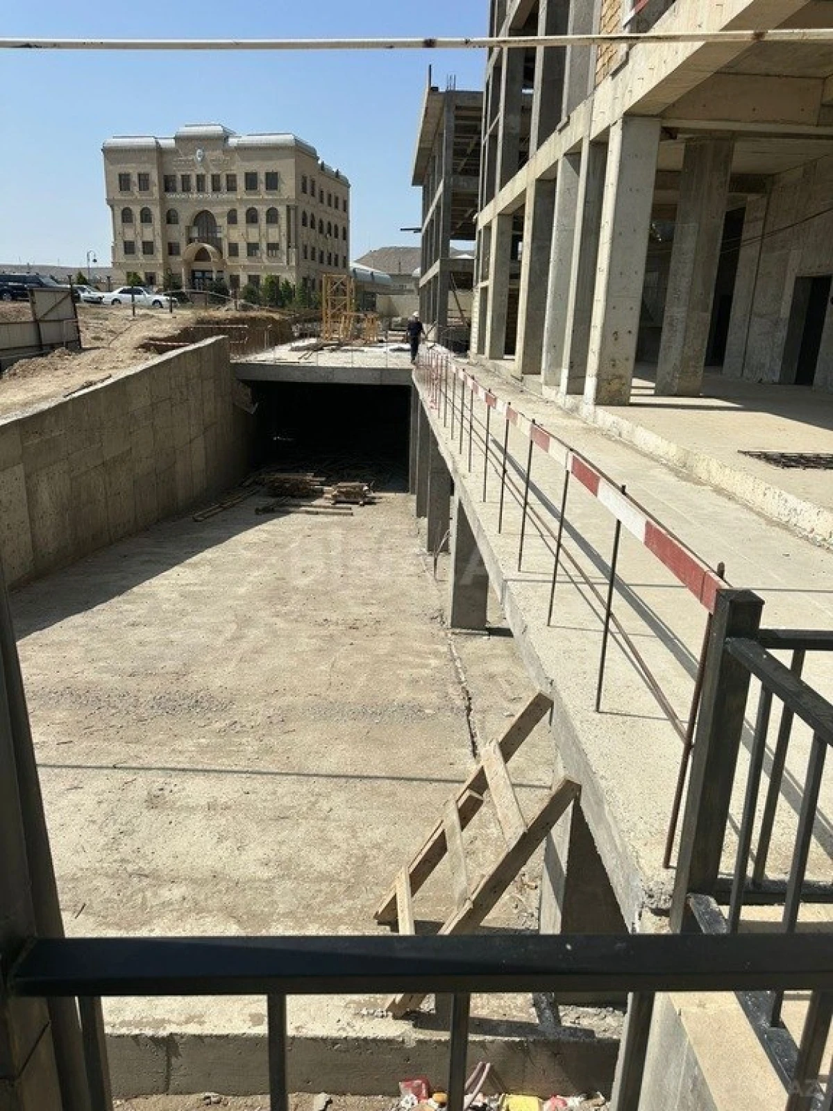 Satılır 2 otaqlı mənzil 77 m²