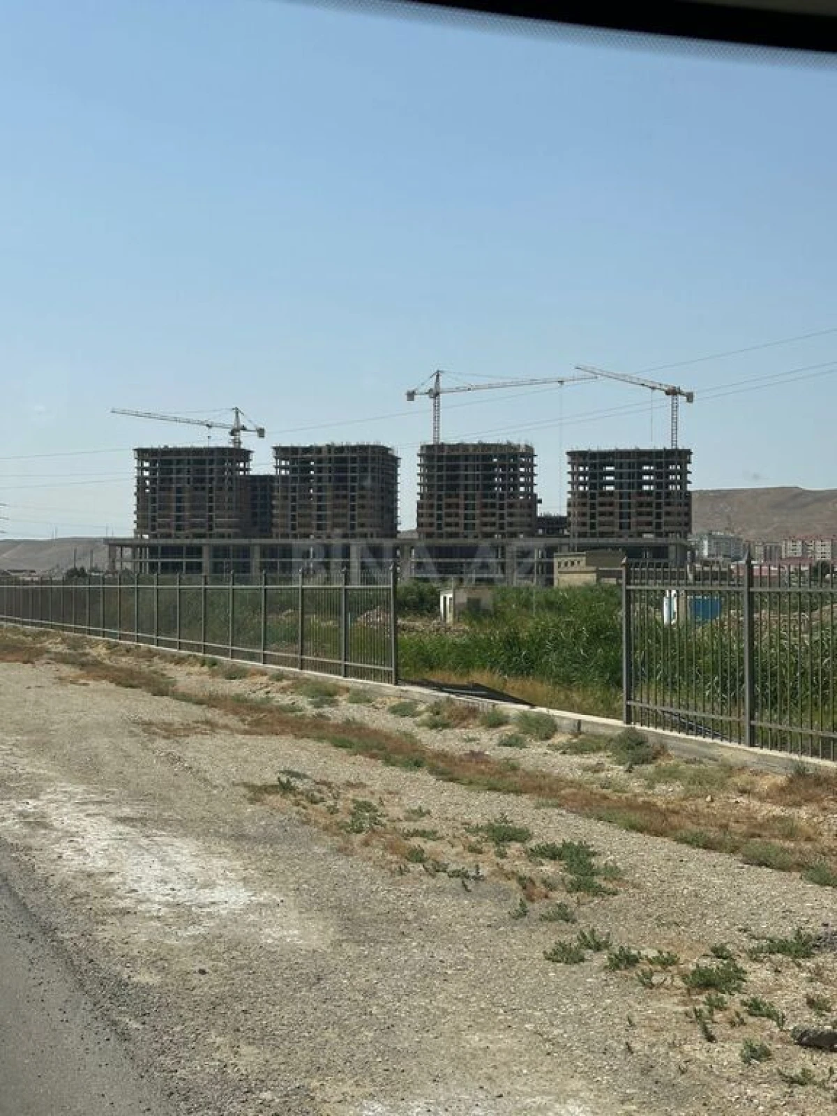 Satılır 2 otaqlı mənzil 77 m²