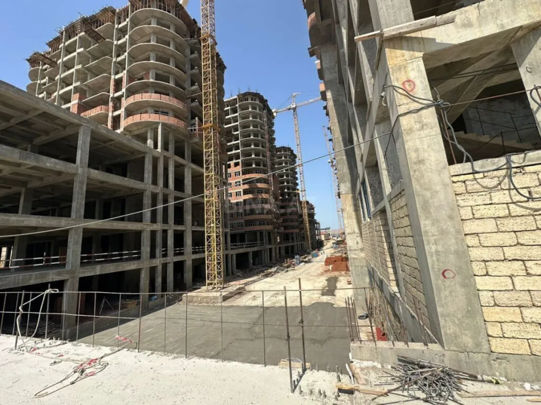 Satılır 2 otaqlı mənzil 77 m²