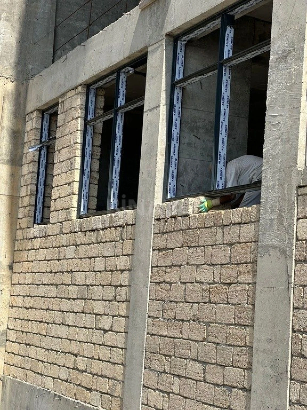 Satılır 2 otaqlı mənzil 77 m²