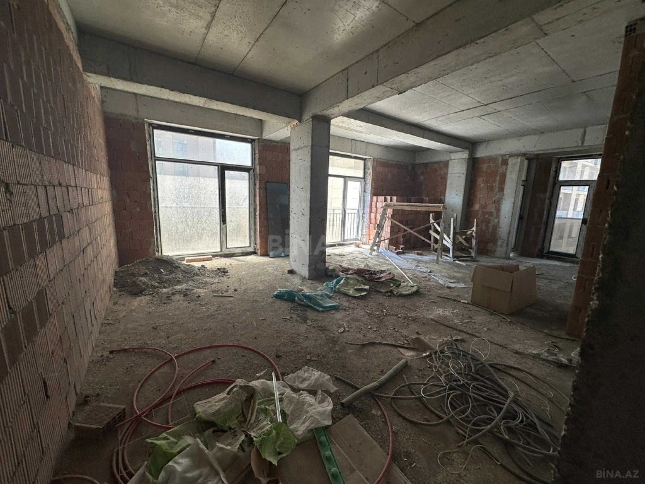 Satılır 2 otaqlı mənzil 77 m²