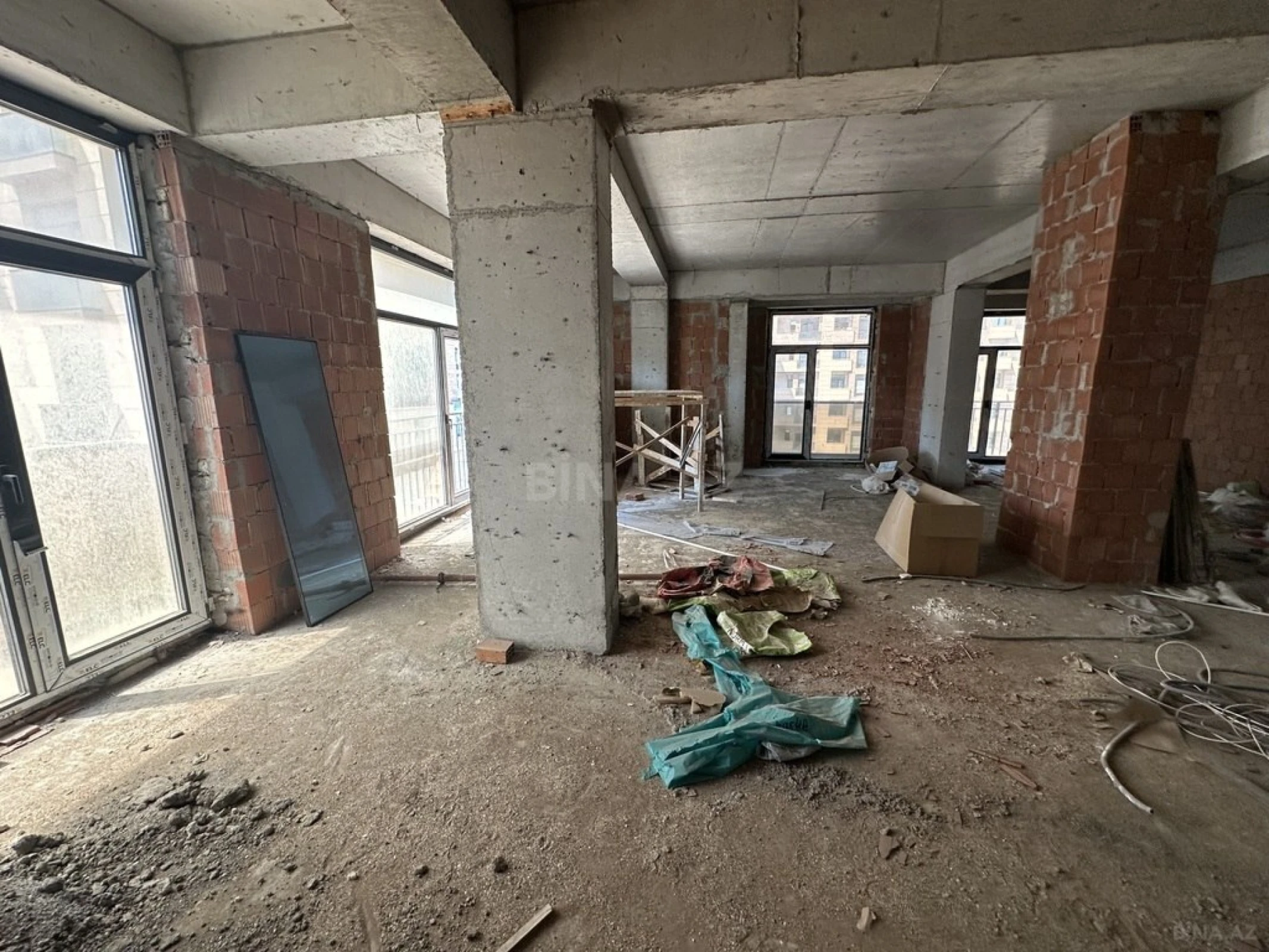 Satılır 2 otaqlı mənzil 77 m²