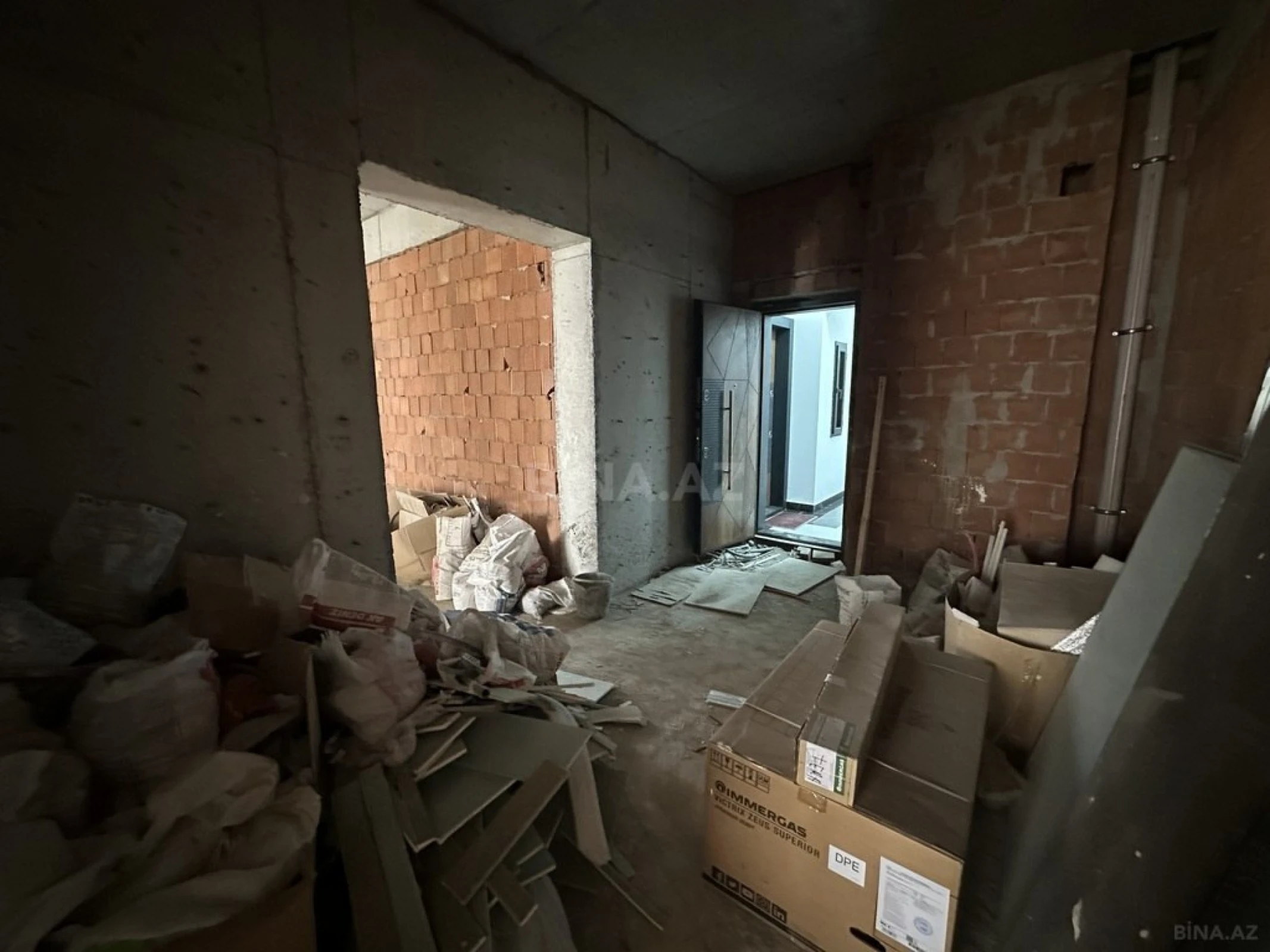 Satılır 2 otaqlı mənzil 77 m²