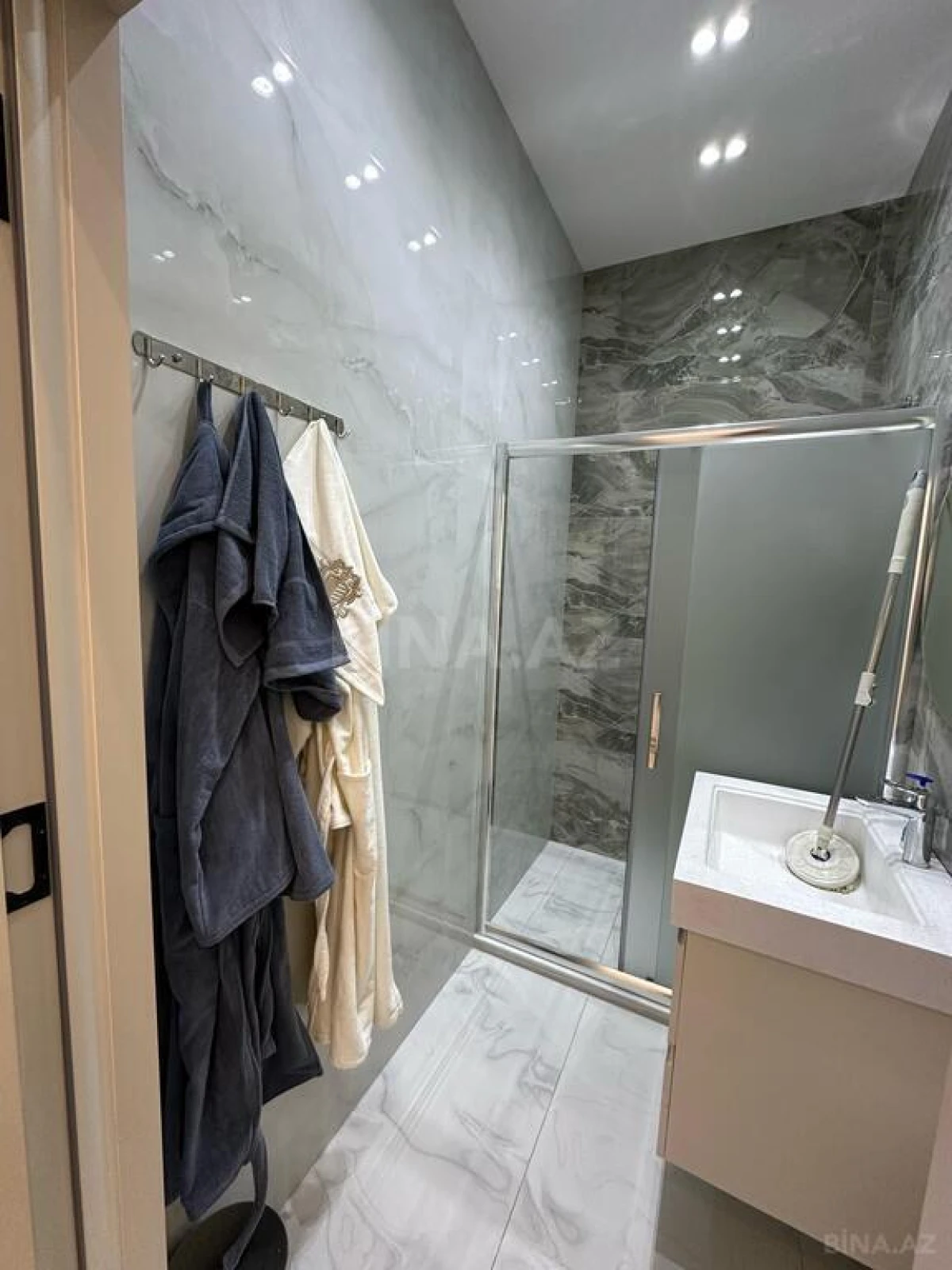 Kirayə verilir 2 otaqlı mənzil 83 m²