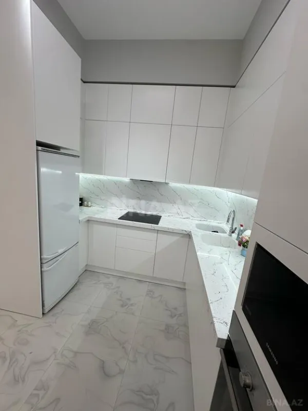 Kirayə verilir 2 otaqlı mənzil 83 m²