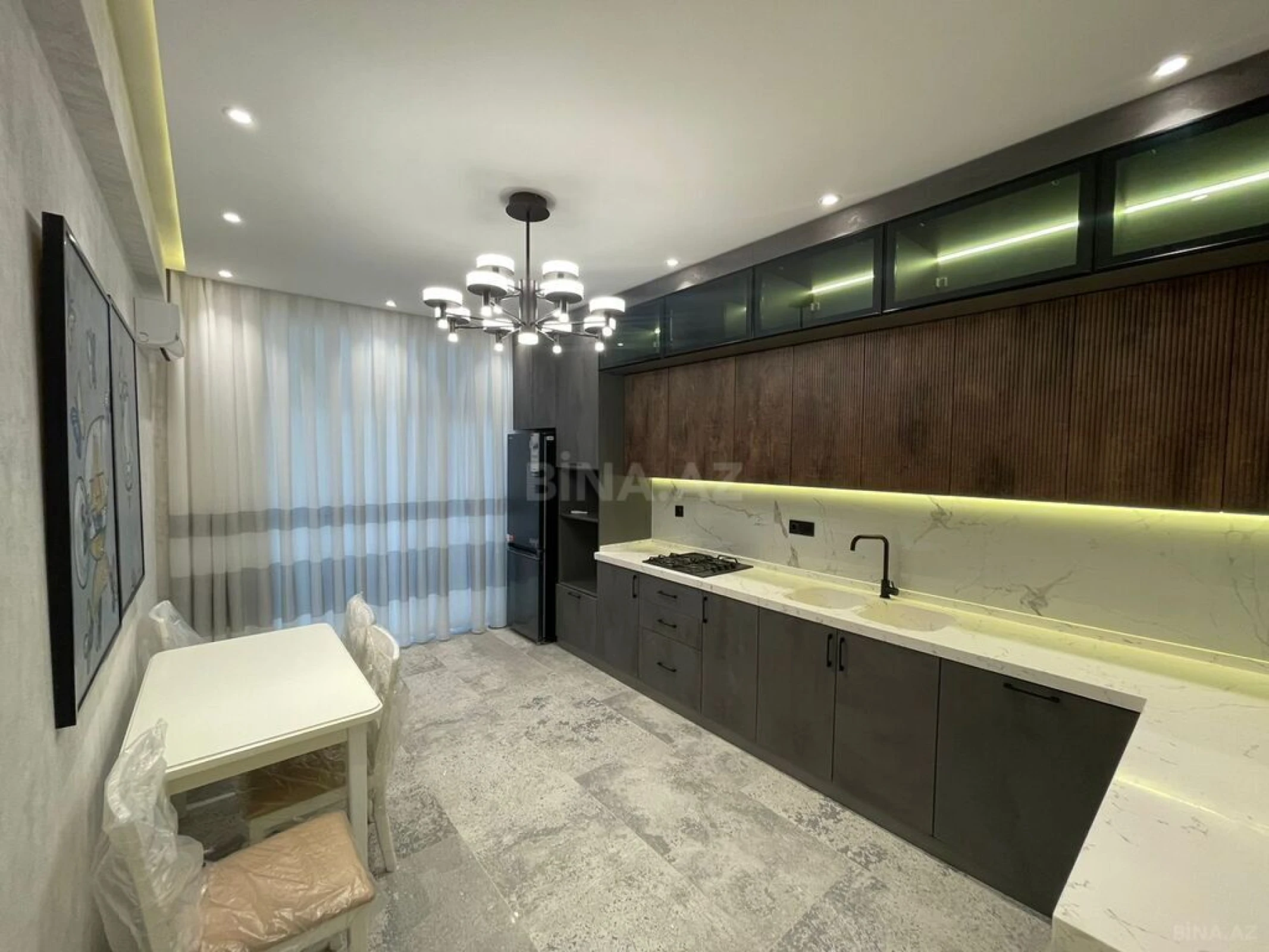 Kirayə verilir 2 otaqlı mənzil 85 m²