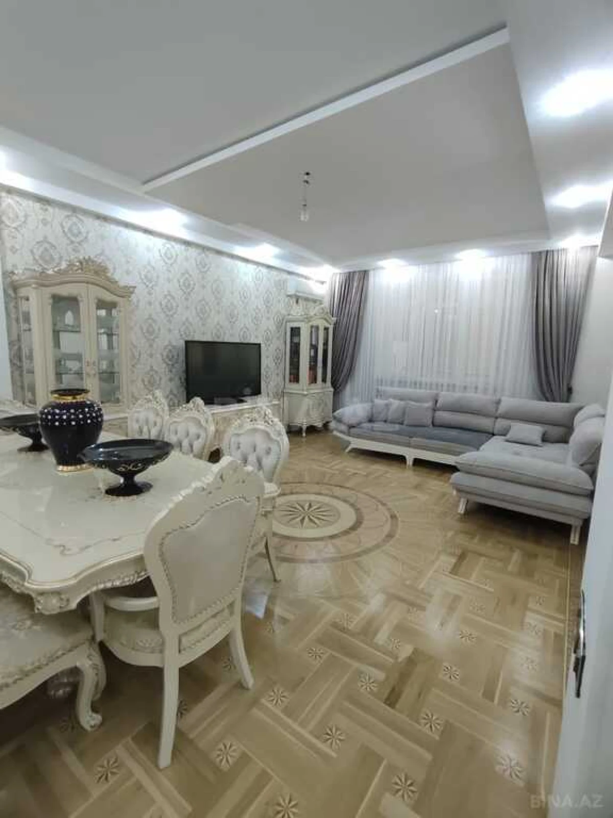 Satılır 4 otaqlı mənzil 180 m²