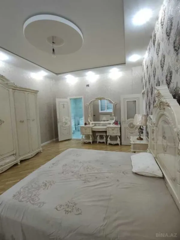 Satılır 4 otaqlı mənzil 180 m²