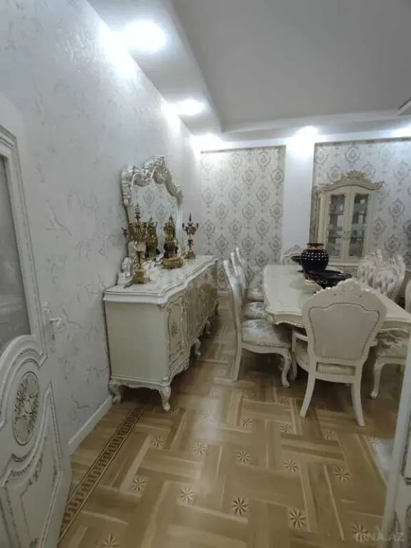 Satılır 4 otaqlı mənzil 180 m²