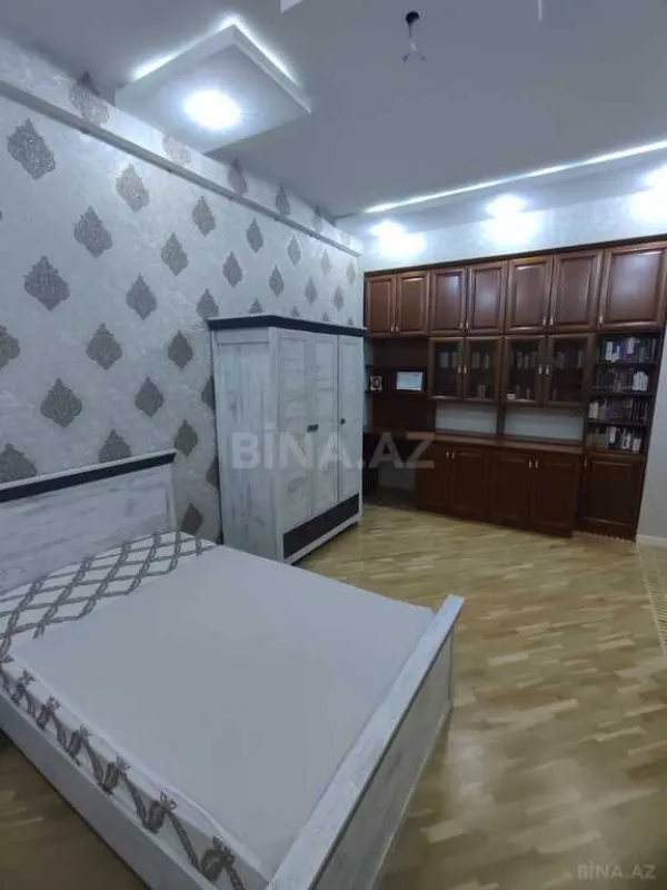 Satılır 4 otaqlı mənzil 180 m²