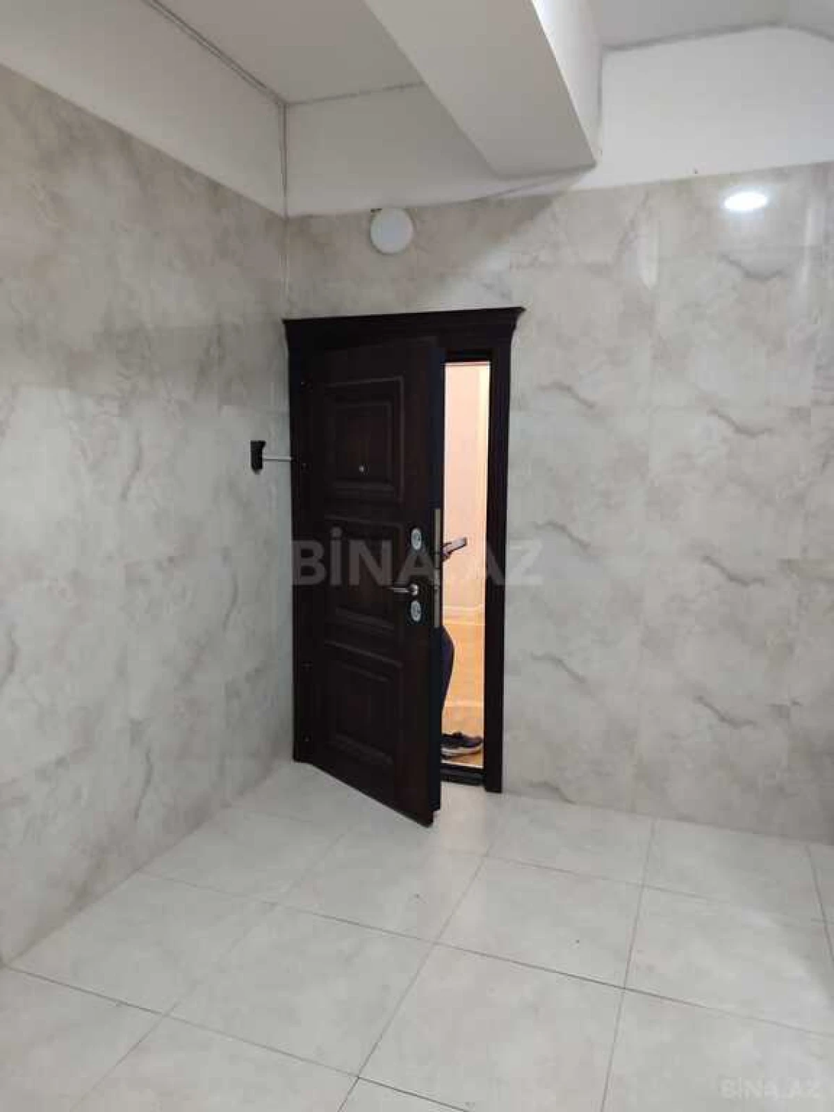 Satılır 4 otaqlı mənzil 180 m²