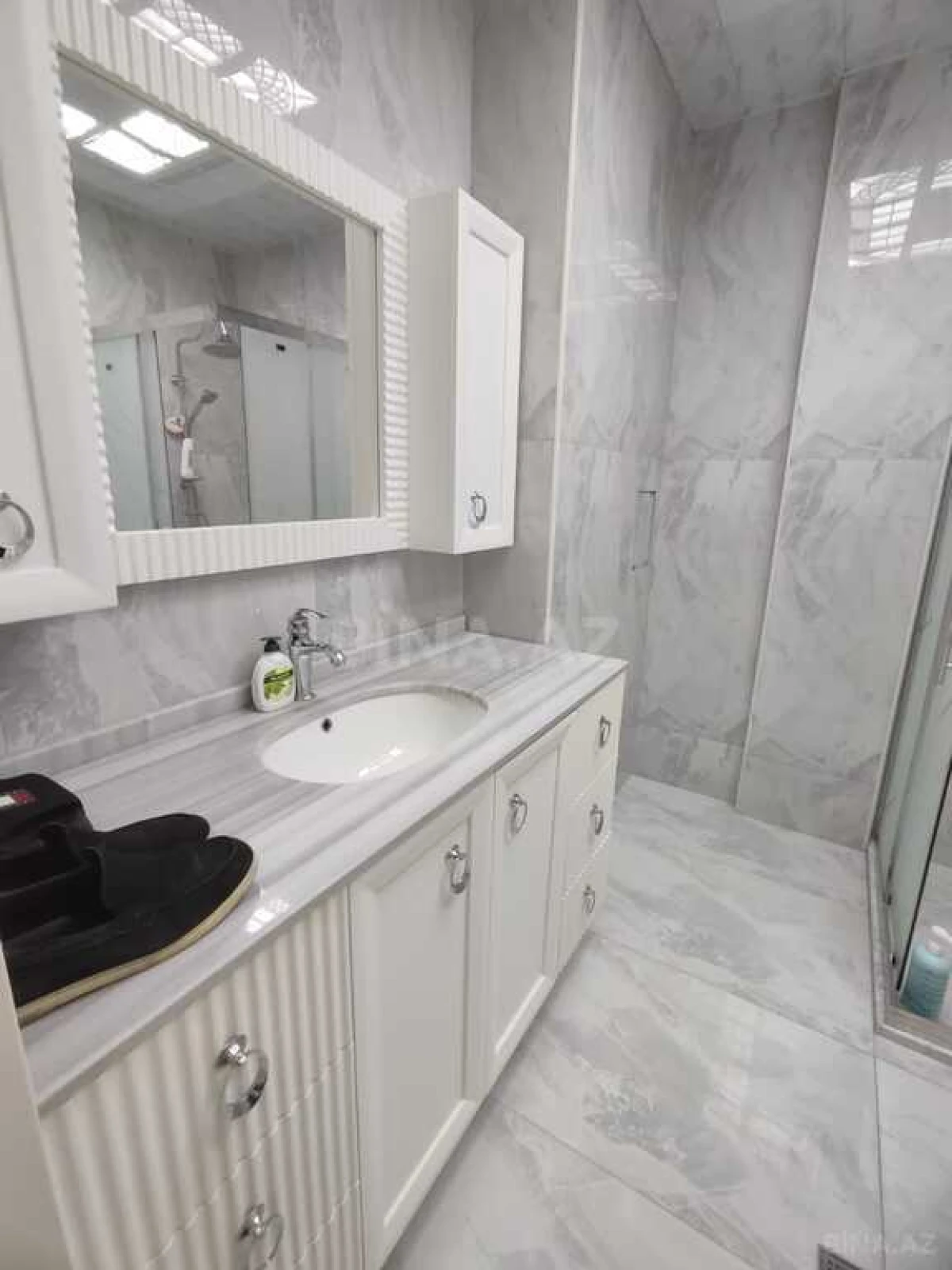 Satılır 4 otaqlı mənzil 180 m²
