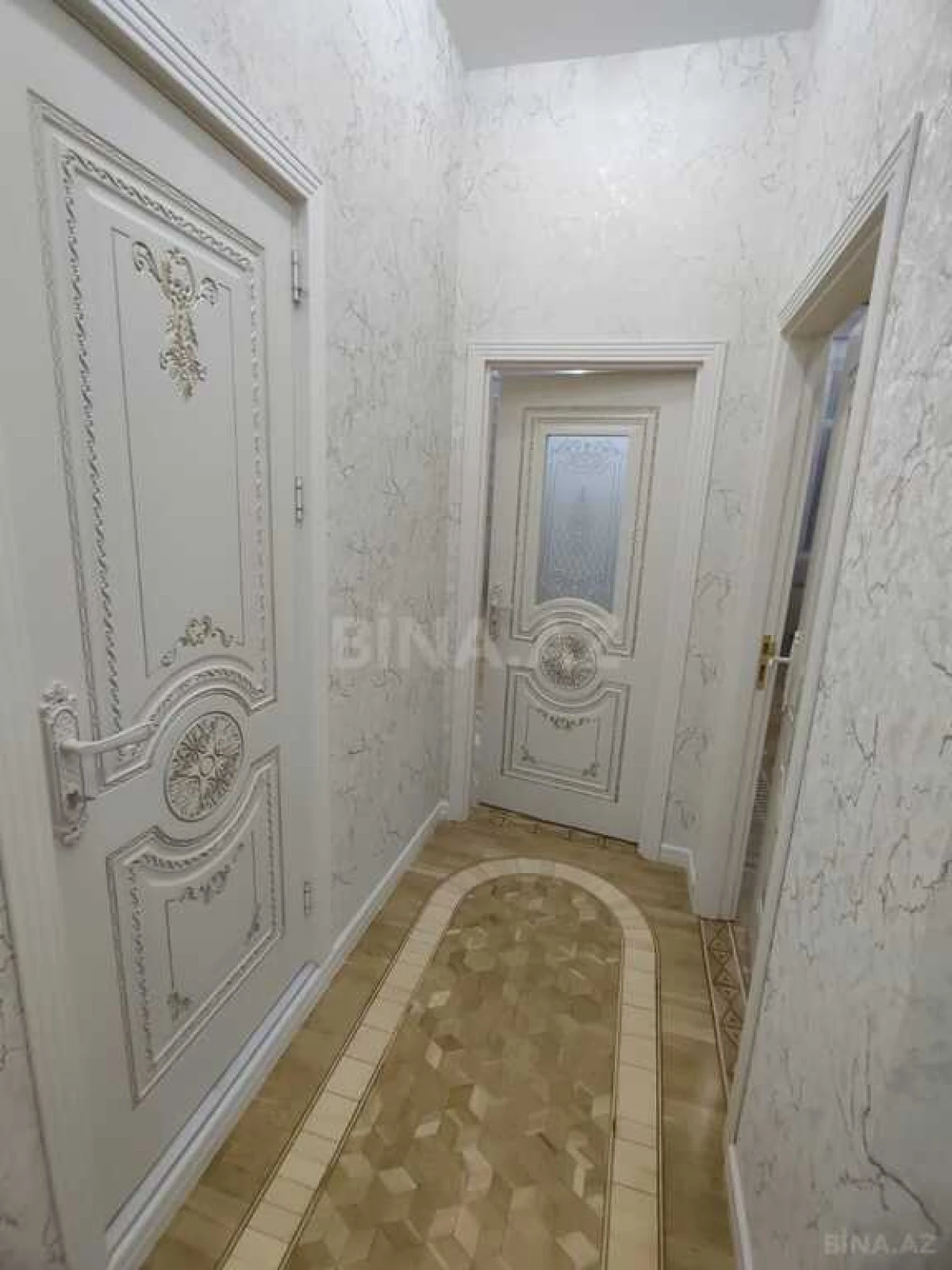 Satılır 4 otaqlı mənzil 180 m²