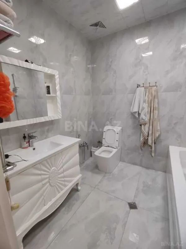 Satılır 4 otaqlı mənzil 180 m²