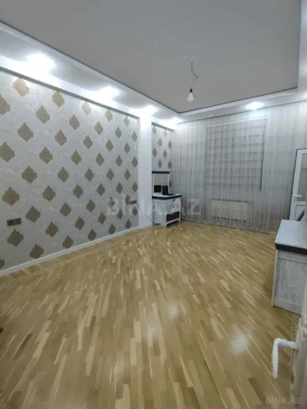 Satılır 4 otaqlı mənzil 180 m²