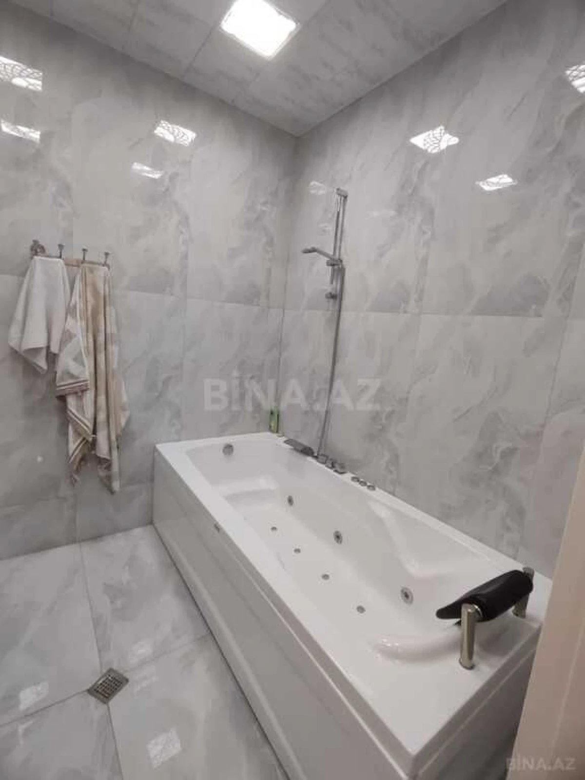 Satılır 4 otaqlı mənzil 180 m²