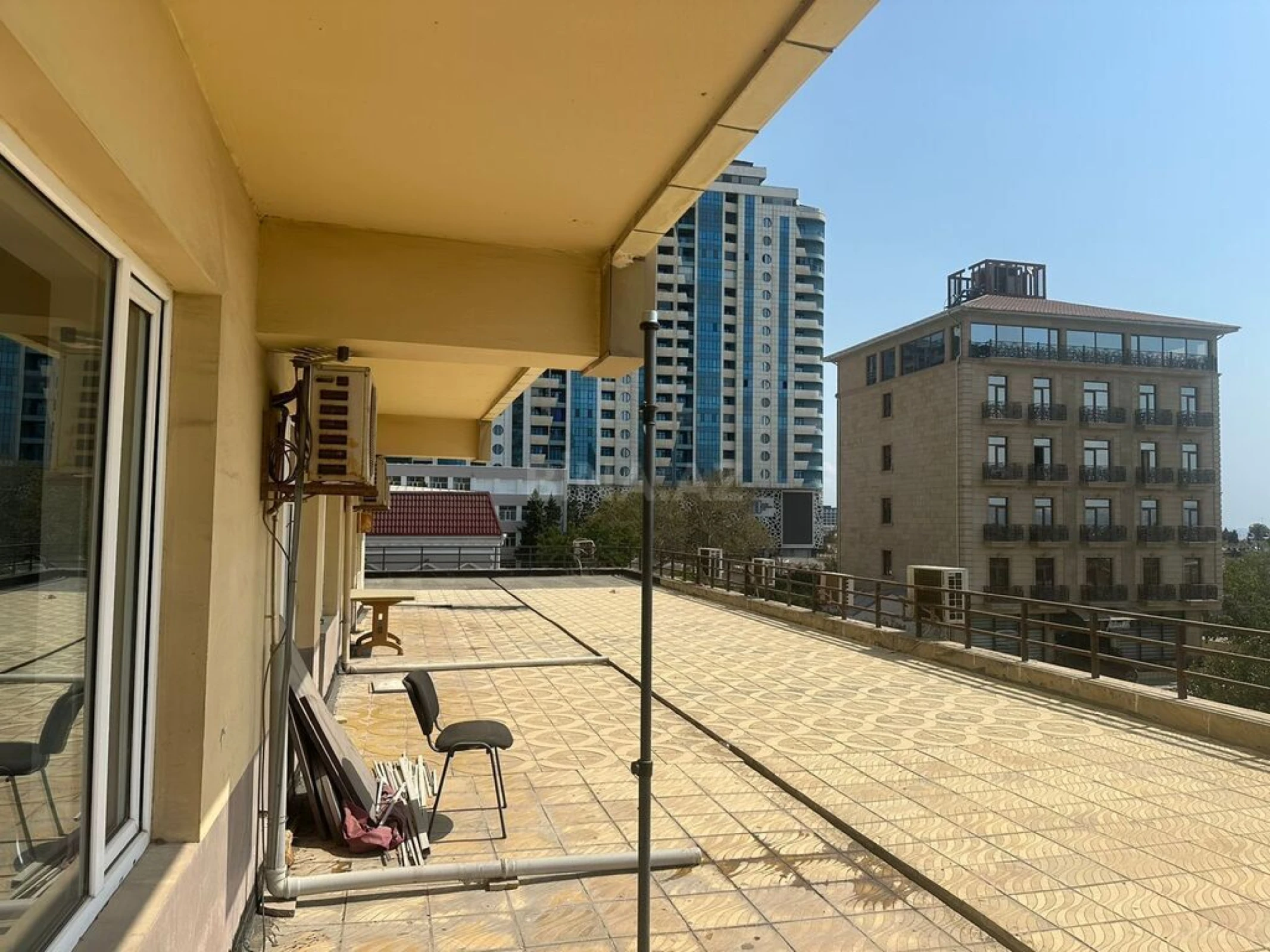 Satılır obyekt 400 m²