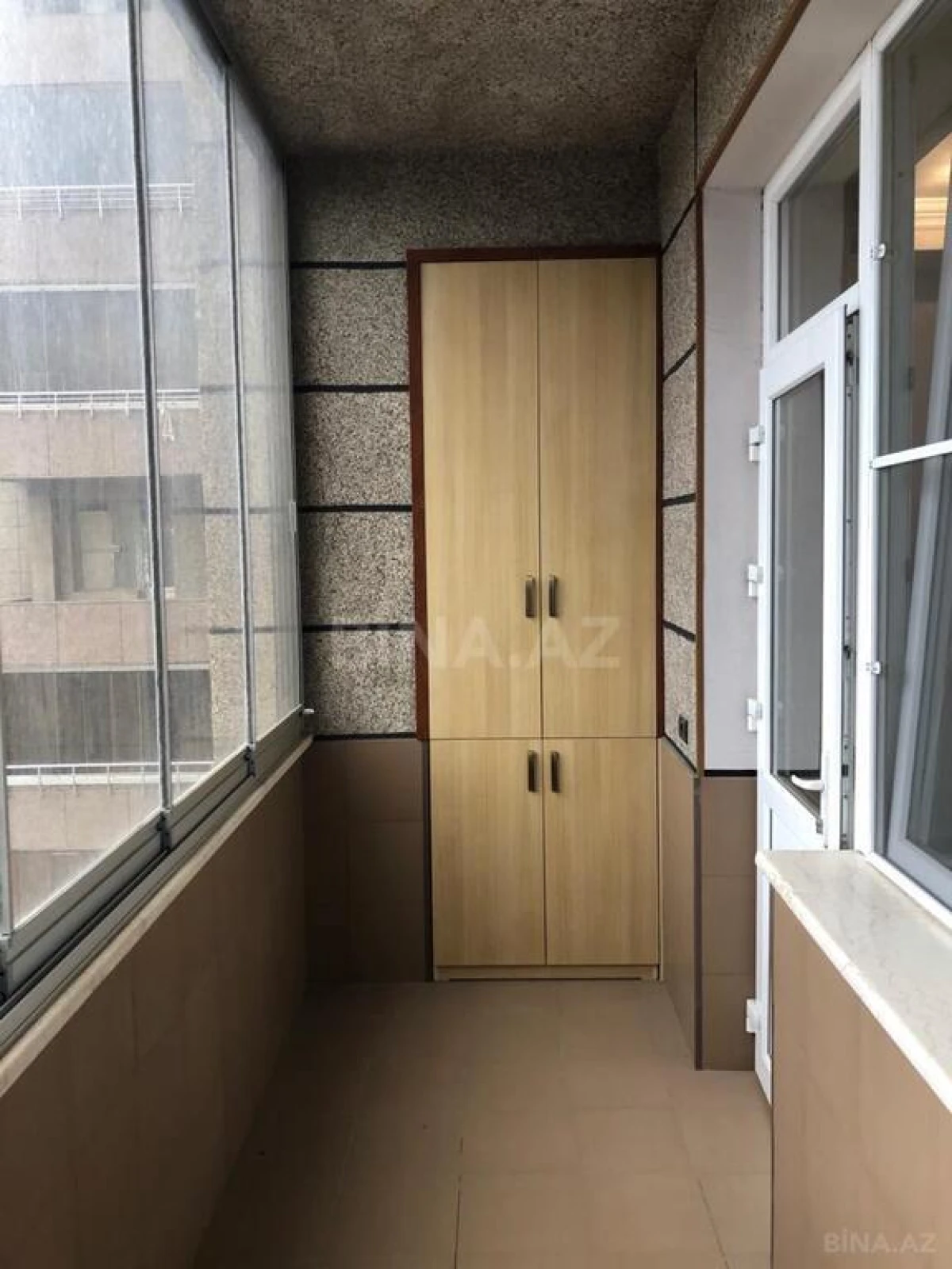 Satılır 5 otaqlı mənzil 300 m²