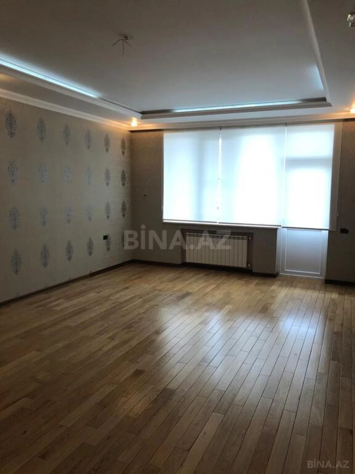 Satılır 5 otaqlı mənzil 300 m²