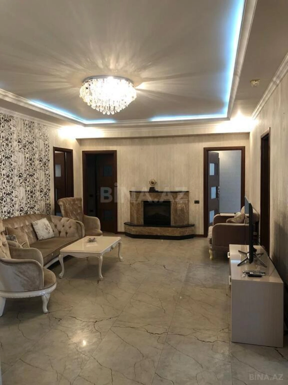 Satılır 5 otaqlı mənzil 300 m²