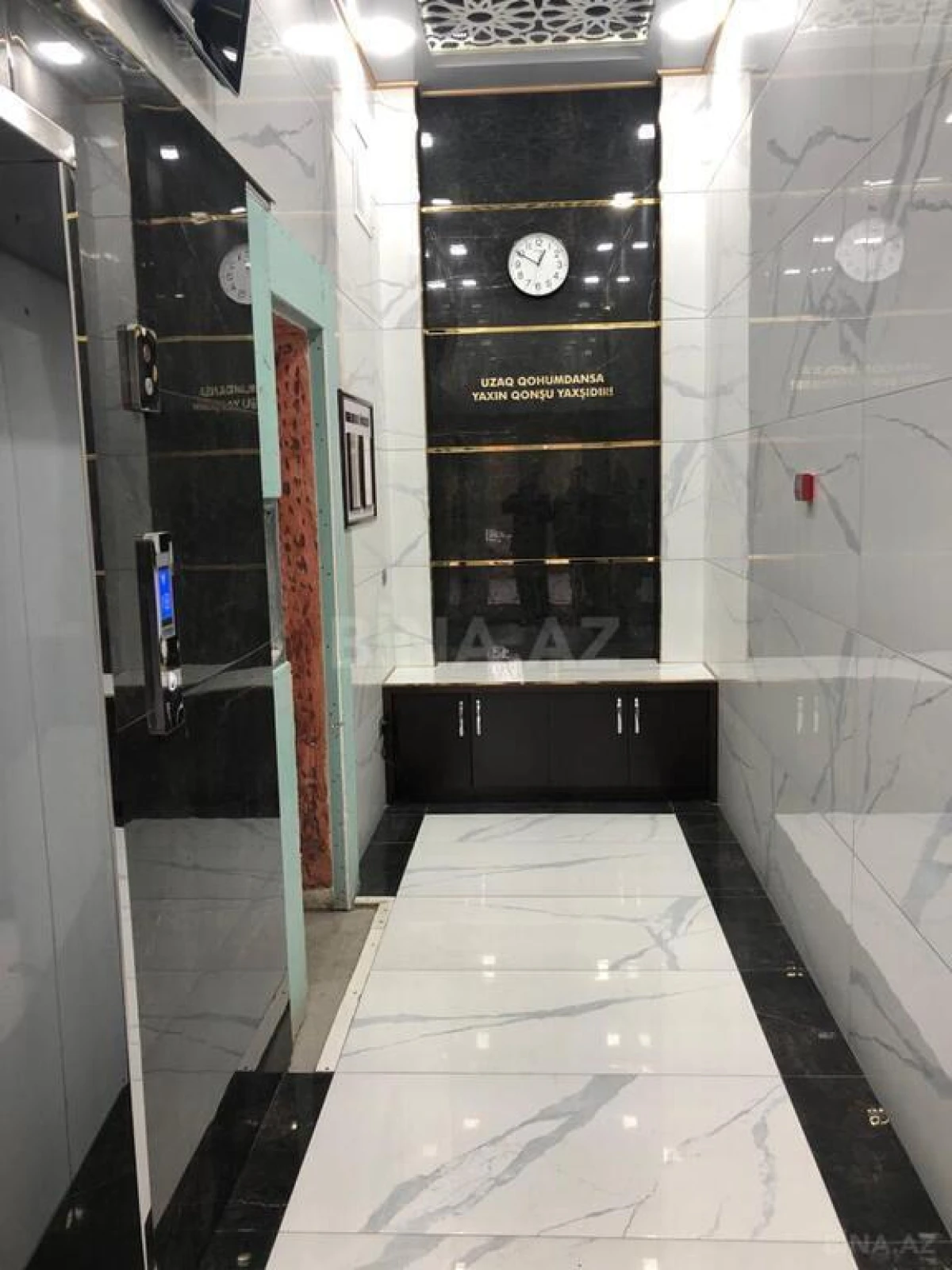 Satılır 5 otaqlı mənzil 300 m²