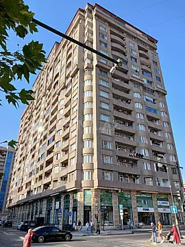 Satılır 5 otaqlı mənzil 300 m² — Bakı 5 otaq 300.00 m²