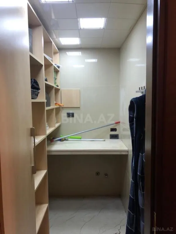 Satılır 5 otaqlı mənzil 300 m²