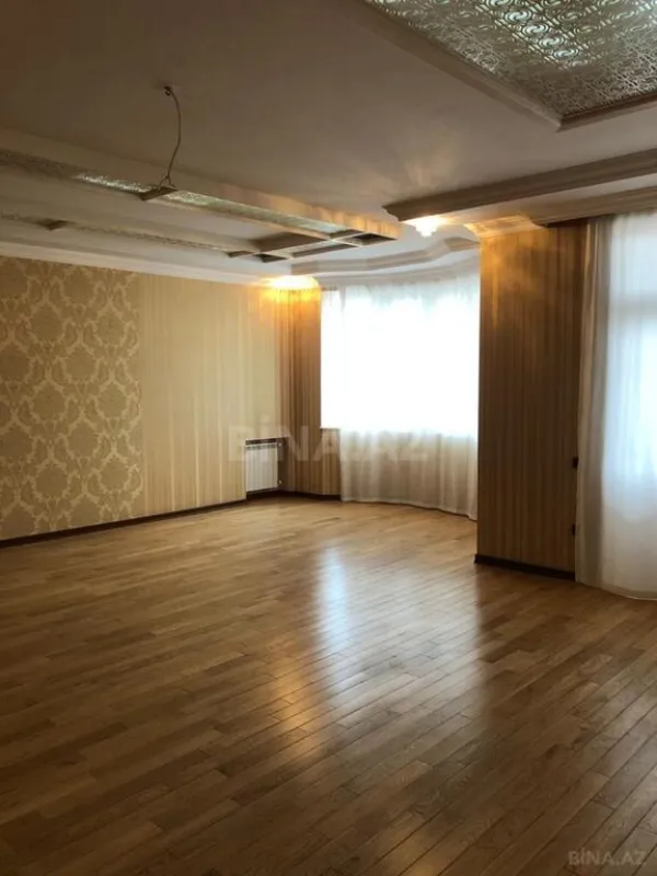 Satılır 5 otaqlı mənzil 300 m²
