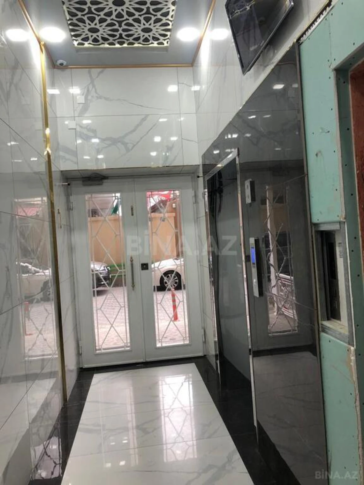 Satılır 5 otaqlı mənzil 300 m²