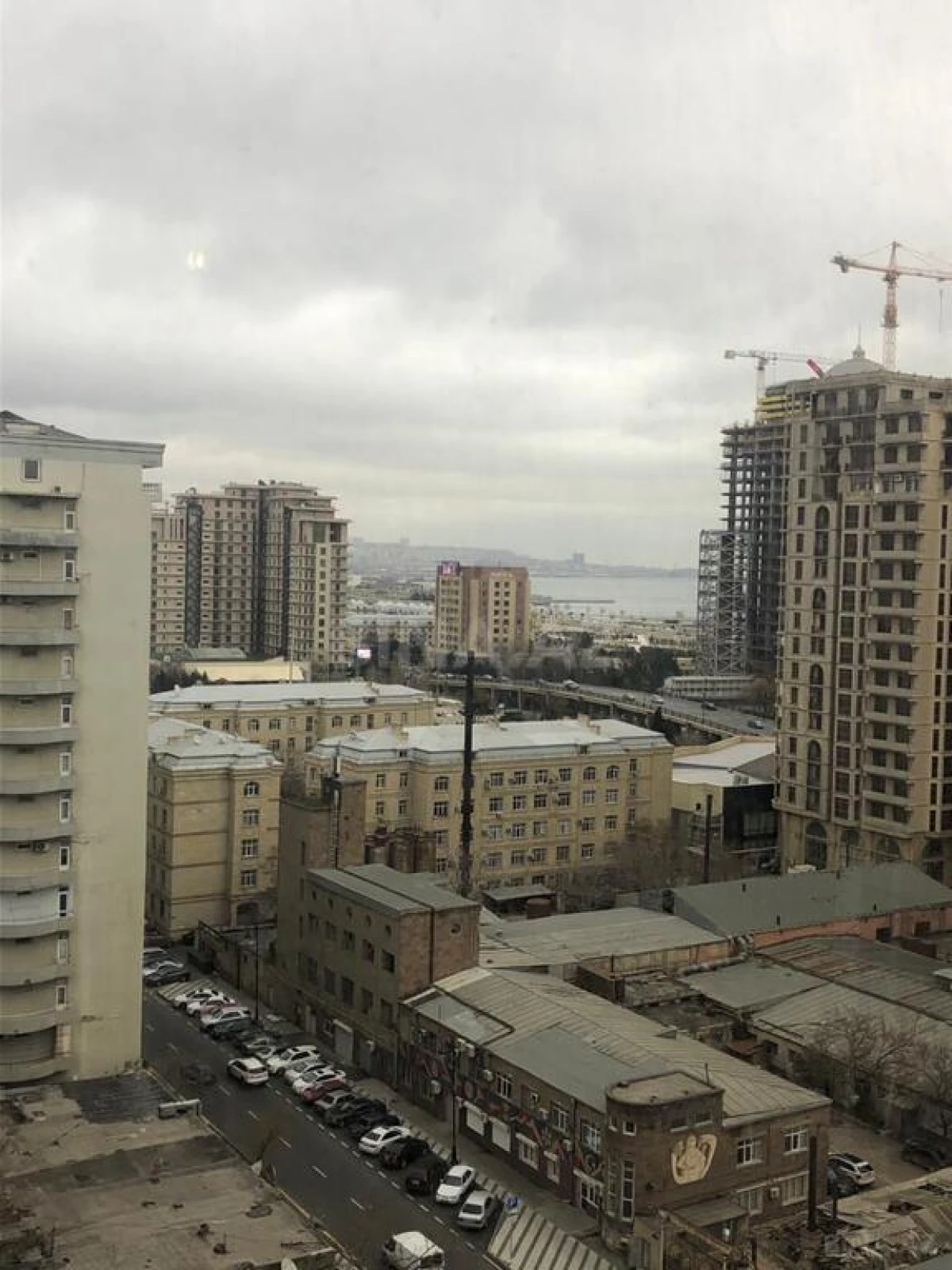 Satılır 5 otaqlı mənzil 300 m²